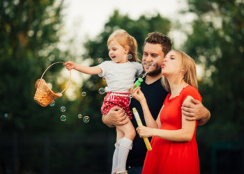 Сколько стоит вырастить ребёнка в России — рассказала экономист