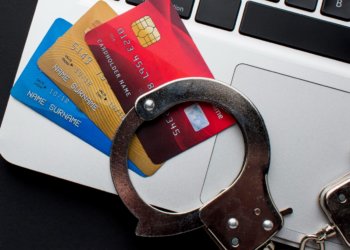 ВТБ предупреждает: отдал карту «курьеру» — стал дропом