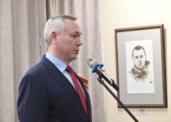 Губернатор призвал глав администраций поделиться зарплатами с бойцами СВО в Новосибирской области