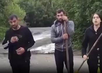 Не платят коммуналку: новосибирцы пожаловались на цыган, поселившихся в заброшенных домах