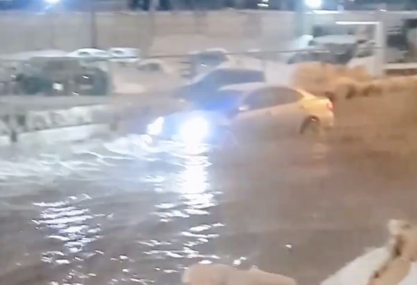 Оказался по колено в кипятке: мэрия выплатит 300 тысяч новосибирцу, пострадавшему из-за аварии на теплосетях