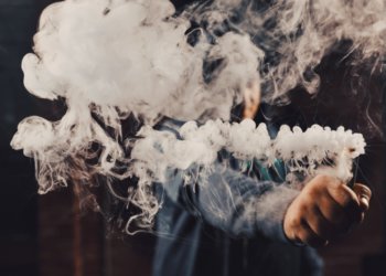 Электронные сигареты и вейпы стали чаще курить жители Новосибирской области