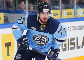 Владислав Кара еще один сезон будет играть за ХК «Сибирь»