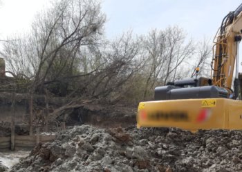 Из-за повреждения кабеля частный сектор в Дзержинском районе Новосибирска остался без света