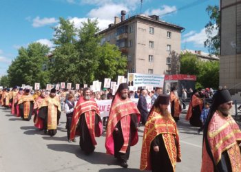 Улицы Новосибирска перекрыли для проведения Крестного хода