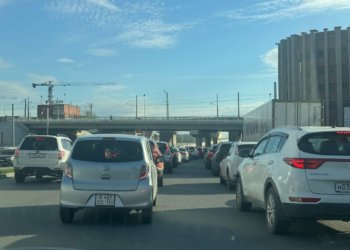 «На шашлыки все едут»: Новосибирск погряз в многокилометровых пробках