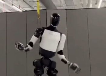 Илон Маск показал видео с танцующим роботом Optimus