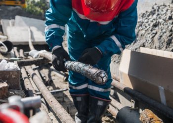 Центр Новосибирска остался без света из-за повреждения кабеля