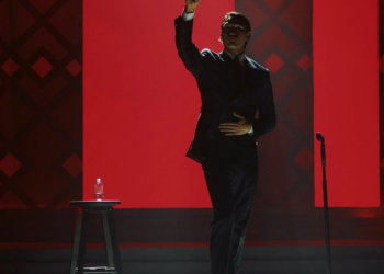 Комика Нурлана Сабурова оштрафовали за нарушение миграционного законодательства