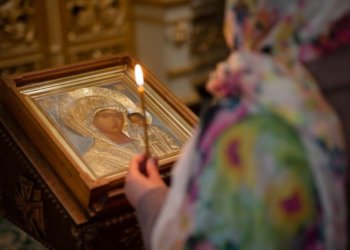 «Оставь надежду…»: у школьницы отобрали икону при сдаче ЕГЭ России