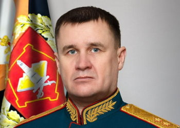 Министр обороны вручил штандарт главкому Сухопутных войск ВС России