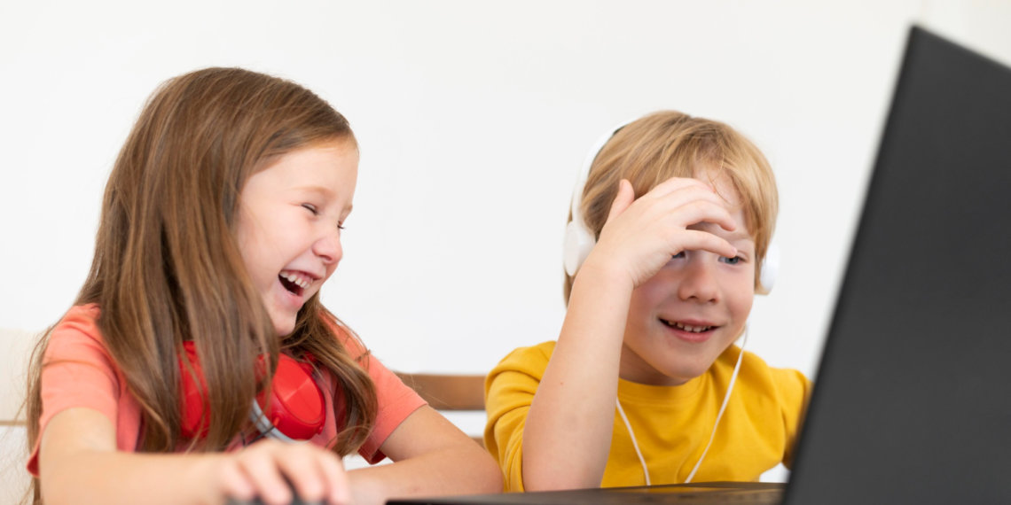 Стало известно, на что сибиряки разрешают детям тратить деньги в интернете