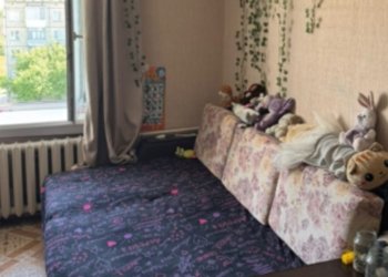 Четырёхлетняя девочка выпала из окна пятиэтажки в Линёво