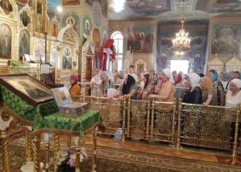 Ковчег с частицей мощей Матроны Московской встретили жители Новосибирска — фото и видео