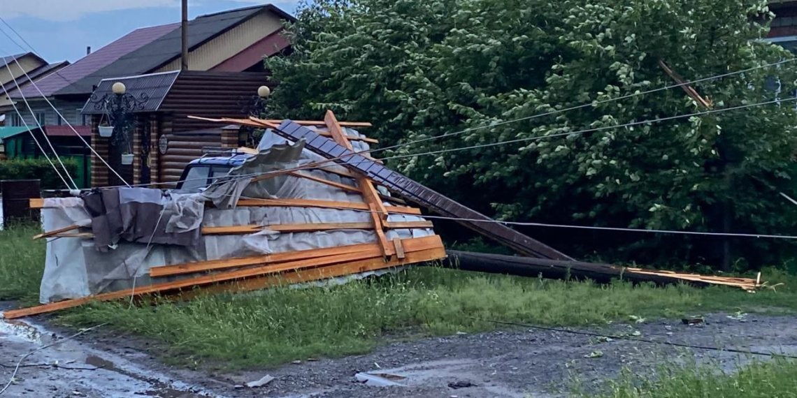 Два района остались без света под Новосибирском из-за урагана