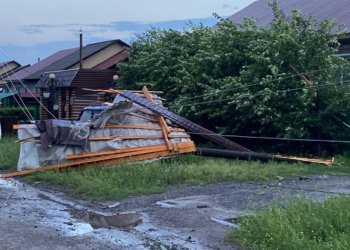 Два района остались без света под Новосибирском из-за урагана