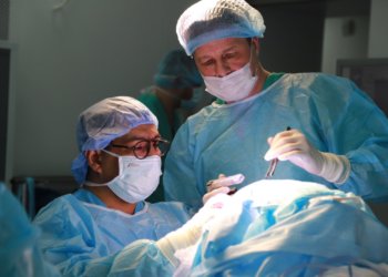 Новосибирские хирурги спасли мужчину с тремя аневризмами в мозге