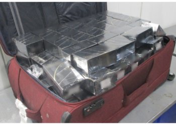 В Толмачёво задержали контрабандистов с семью тысячами пачек контрафактных сигарет