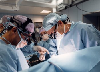 Каменистую опухоль из сердца младенца удалили новосибирские врачи