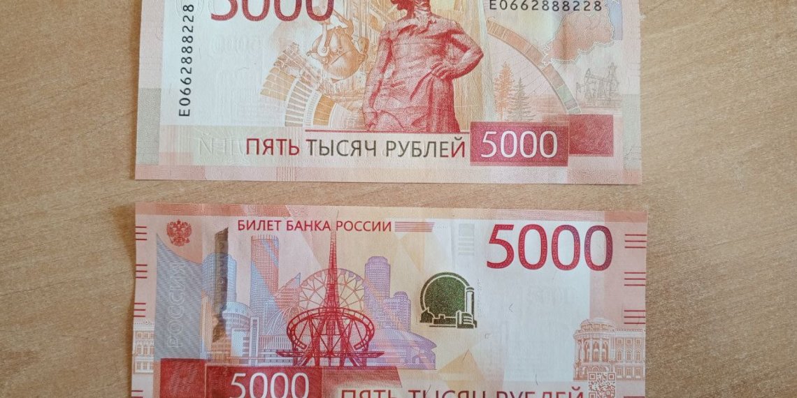 Новосибирскую организацию оштрафовали за незаконное трудоустройство экс-таможенника