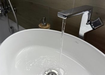 В пяти районах Новосибирска отключат горячую воду