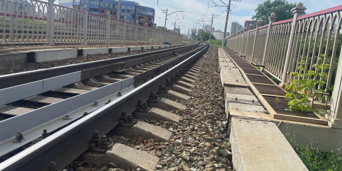 В Новосибирске электричка насмерть сбила мужчину