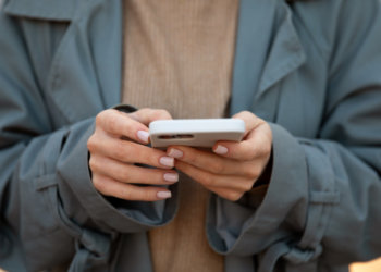 Как pay-сервисы влияют на траты россиян?