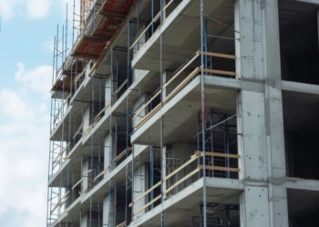 Мать погибшего сына получила миллион за его смерть на стройке в Новосибирске