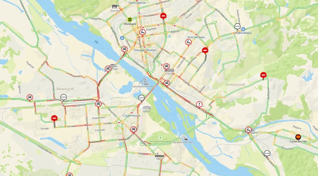 Новосибирск из-за дождя сковали адские пробки