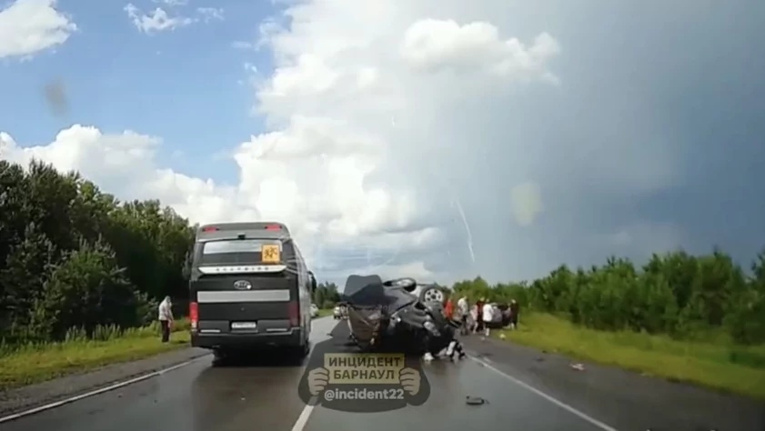 Четыре человека погибли в страшном ДТП на сибирской трассе