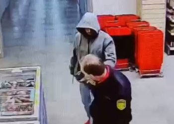 Новосибирец с ножом ограбил магазин в Кировском районе