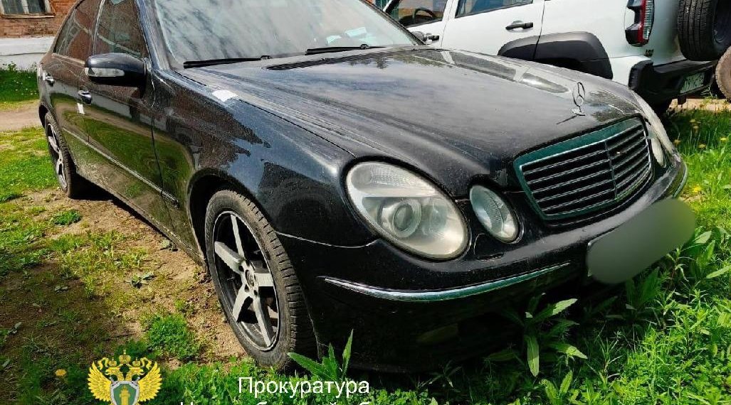Лишённый прав водитель Mercedes потеряет и автомобиль за пьяную поездку к зданию суда