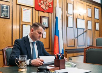 Депутаты Госдумы предложили сделать пятницу сокращённым рабочим днём