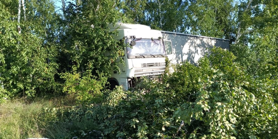 На трассе в Новосибирской области умер водитель грузовика