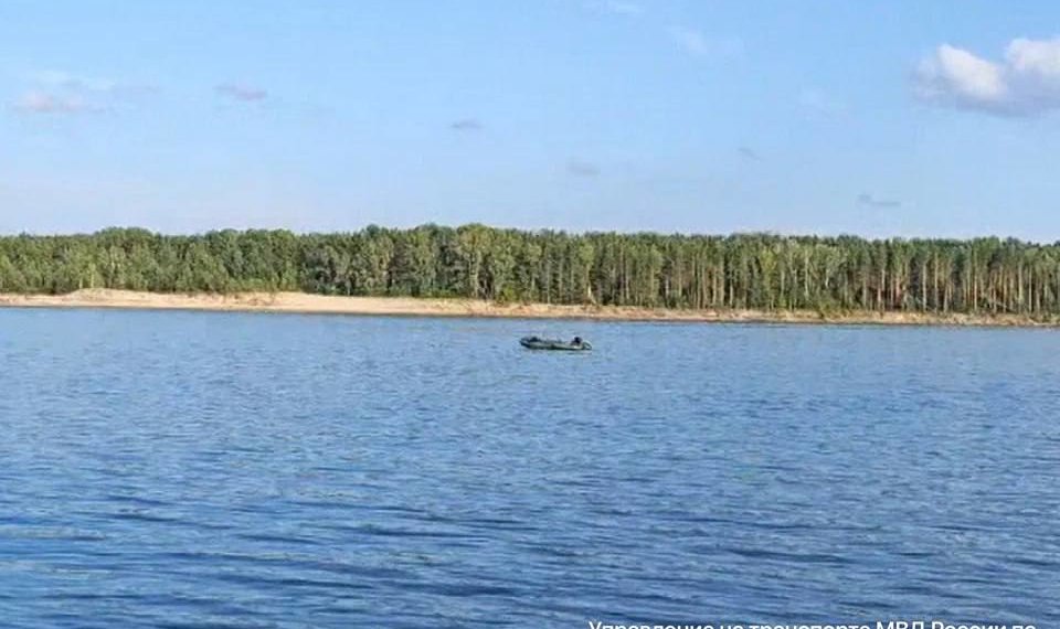 Лодка с уснувшим владельцем на борту дрейфовала в водах Оби