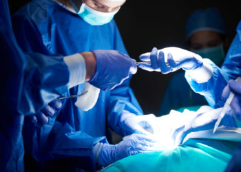 15 больших камней достали из пациента новосибирские хирурги