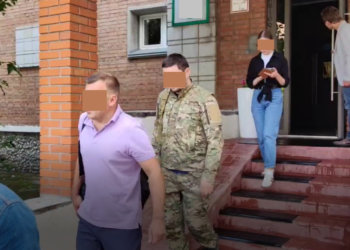 Экс-замглавы управляющей компании арестовали за взятки на 1,7 млн рублей в Новосибирске