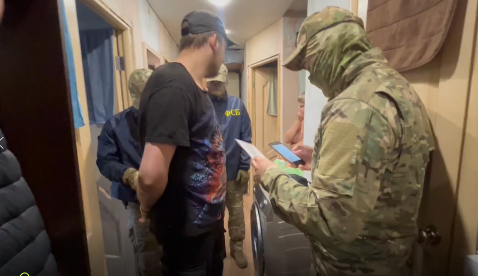 ФСБ задержала двух новосибирцев за антироссийскую пропаганду