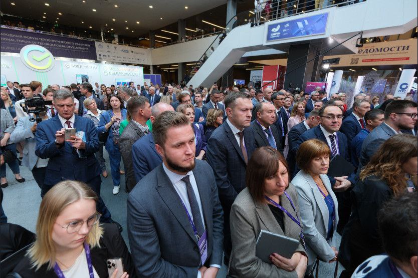 Губернатор Андрей Травников дал старт работе XII Международного форума технологического развития «Технопром-2025»