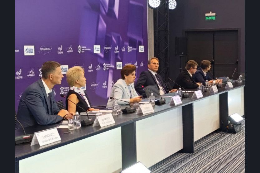 Средства для быстрого заживления ран и устройства, имитирующие работу человеческого мозга: на «Технопроме» представили успешные проекты сибирского НОЦ