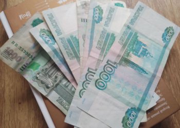 Более 290 тысяч рублей похитила из кассы управляющая магазином в Новосибирске