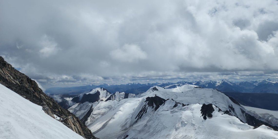 «Мы были на вершине мира в этот момент». Вячеслав Ашурков о восхождении на гору Актру