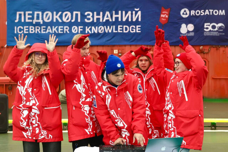 Юный новосибирец сыграл диджей-сет на борту атомного ледокола