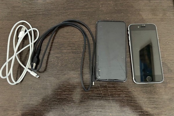 Абонент недоступен: сотрудники СИЗО-1 нашли в посылке для обвиняемого телефоны