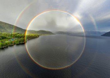 Двойную радугу на 360 градусов засняли на Алтае
