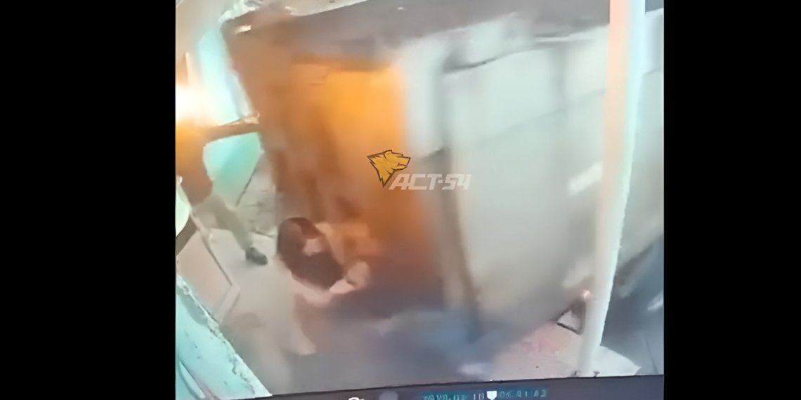 Водитель самосвала дважды сдал назад в толпу у кафе на Петухова