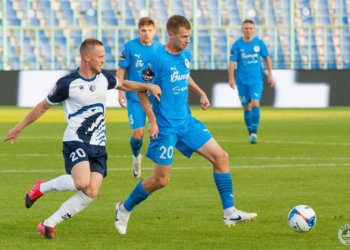 Футбольная «Сибирь» не сумела одолеть астраханский «Волгарь»