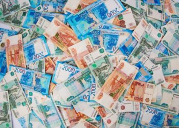 Развела земляков: сибирячка «заработала» около 5 млн и более 2 лет колонии