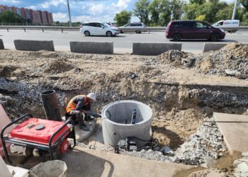 Дополнительные дождеприёмники устанавливают на дамбе Октябрьского моста после обрушения