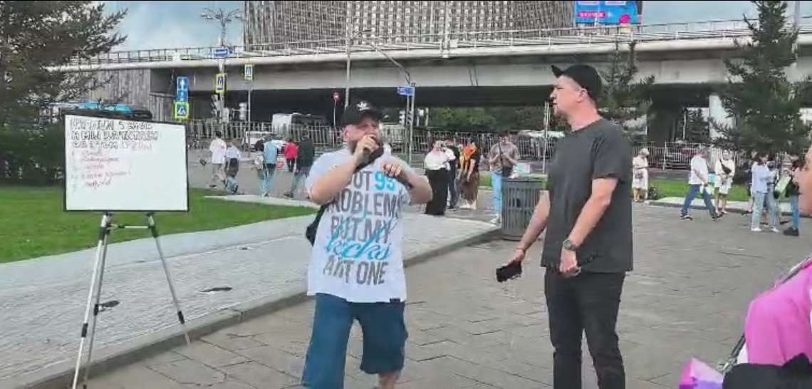 Музыканты на ВДНХ сочинили зажигательную песню о сибирском селе